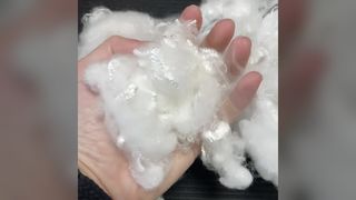 Κατιονικές ίνες 1,56D*51mm Υψηλής αντοχής χρώματος Μαλακό φωτεινό λάμψη για στύψιμο και ανάμειξη υφασμάτων