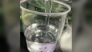 Ισχυρή συγκράτηση νερού Super απορροφητική ίνα 9D×52mm Προσαρμόσιμη υφαντική μη υφασμένη ίνα