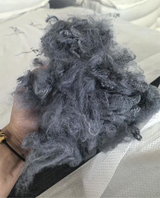 Καλή τιμή. Ανακυκλωμένη πολυεστέρα Staple Fiber 2.5D 51mm Σκοτεινό γκρι χαμηλή απορρόφηση υγρασίας σε απευθείας σύνδεση
